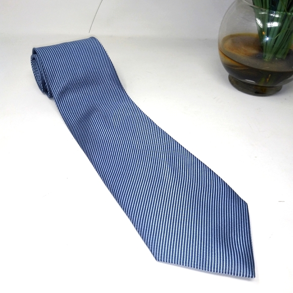Nautica 100% Silk Necktie - Picture 2 of 3